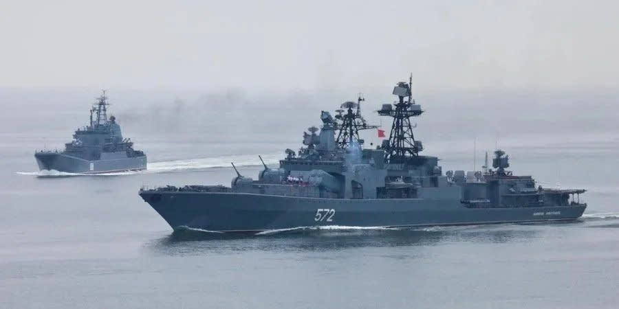 Russia launches missiles at Ukrainian cities from the sea