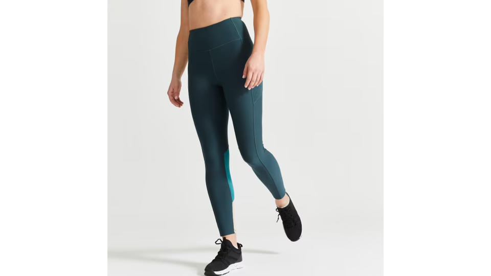 Women's Fitness Leggings with Phone Pocket - Green. (Photo: Decathlon SG)