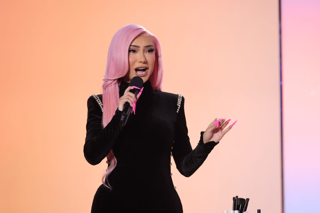 Nikita Dragun talking on stage