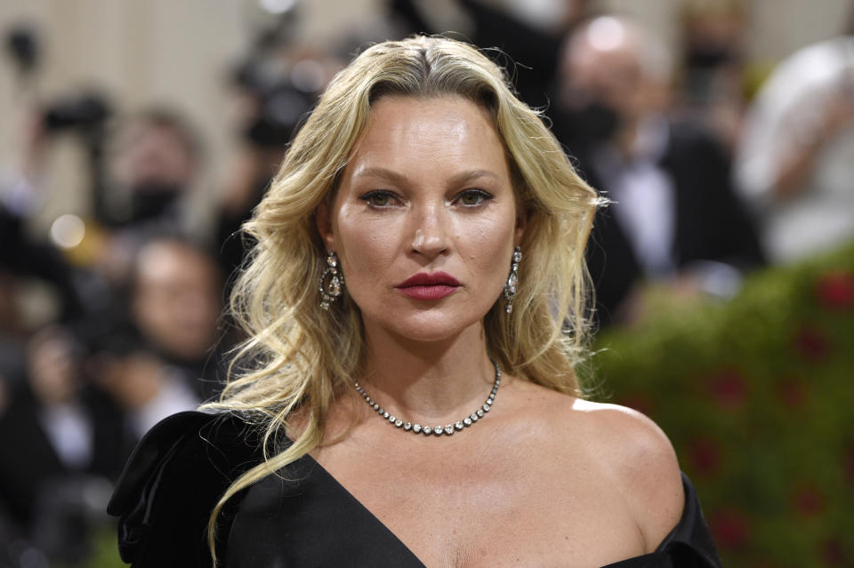 強尼戴普也曾與超模凱特摩絲（Kate Moss）愛得熱烈，凱特摩絲這次也出面作證。(Photo by Evan Agostini/Invision/AP, File)