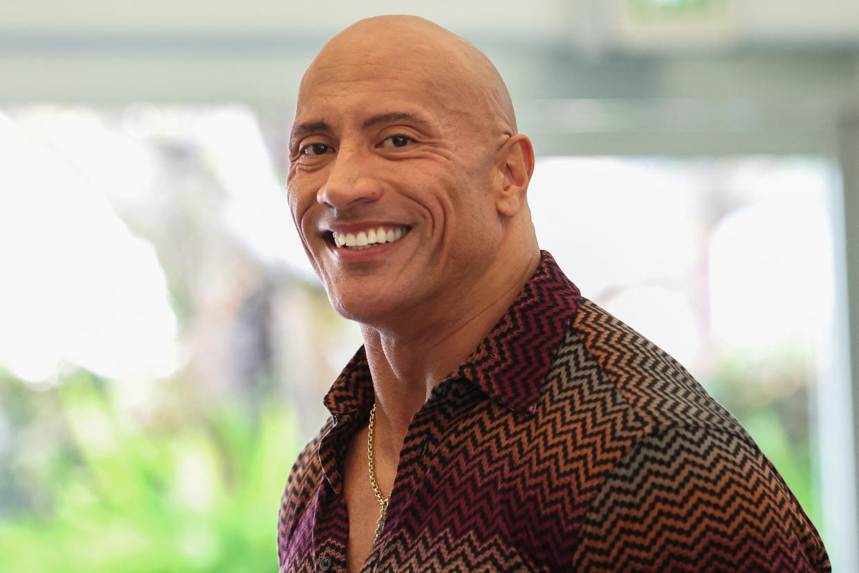 Dwayne Johnson behält seine gute Laune, auch wenn er laufend erkannt und angesprochen wird. (Bild: REUTERS/Mario Anzuoni)