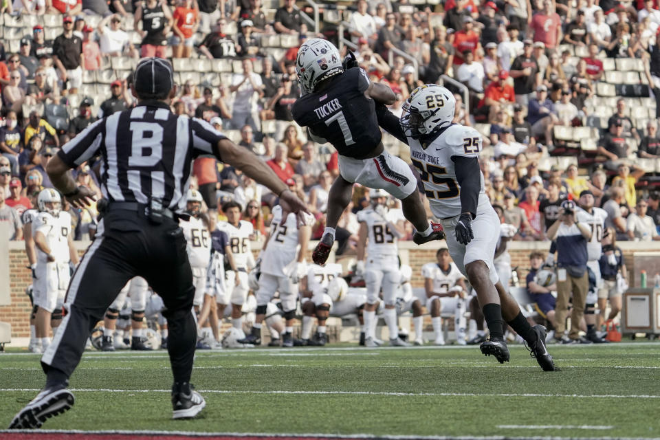 Cincinnati wide receiver Tre Tucker (7) makes a catch during the second half of an NCAA college football game against Murray State, Saturday, Sept. 11, 2021, in Cincinnati. (AP Photo/Jeff Dean)