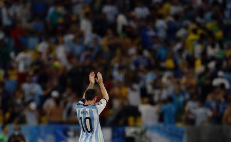 Argentina's Lionel Messi acknowledges the fans after they won their 2014 World Cup Group F soccer match against Bosnia at the Maracana stadium in Rio de Janeiro June 15, 2014. REUTERS/Pilar Olivares