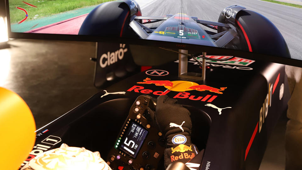 Inside the Oracle Red Bull Racing x Memeto Exclusives RB18 show car simulator