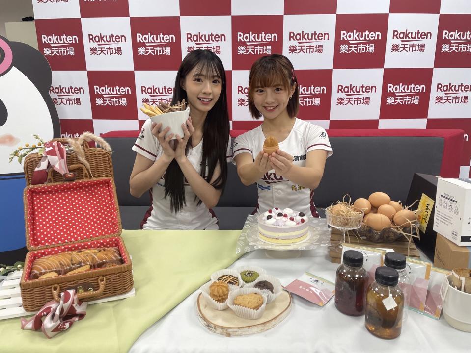 日本樂天集團旗下樂天市場推出「2023夏日美食展」，邀請樂天女孩嘎琳、十元擔任一日美食大使。(記者/司徒攝)