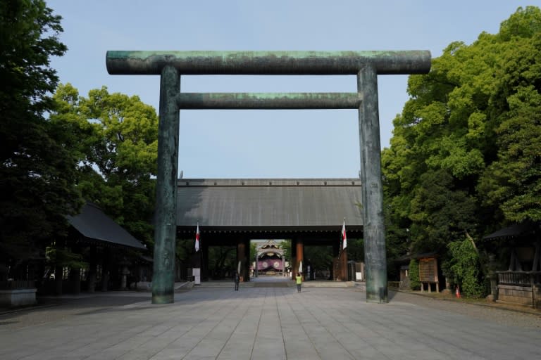 The entrance to Yasukuni Shrine in Tokyo (Kazuhiro NOGI)