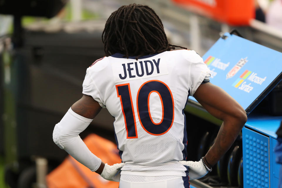 INGLEWOOD, CALIFORNIA - DECEMBER 27: Jerry Jeudy #10 of the Denver Broncos reacts to missing a catch behind the bench in the third quarter against the Los Angeles Chargers at SoFi Stadium on December 27, 2020 in Inglewood, California. (Photo by Joe Scarnici/Getty Images)