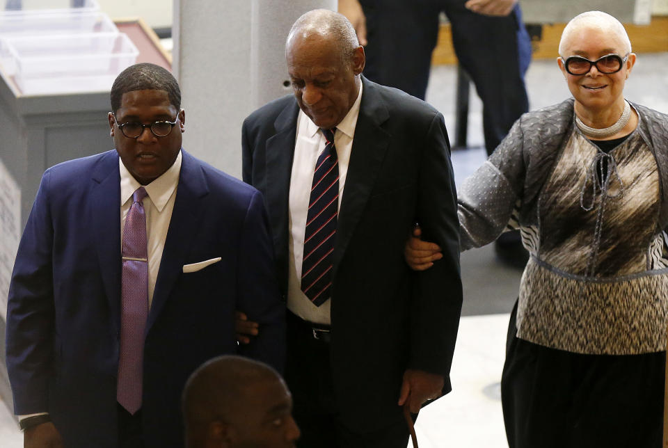 Bill and Camille Cosby headed into court alongside his crisis public relations manager Andrew Wyatt in 2017. (Photo: David Maialetti-Pool/Getty Images)