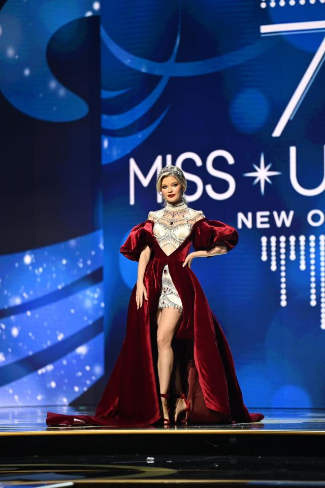 Miss Russia says competitors at the Miss Universe pageant 'avoided' and 'shunned' her and