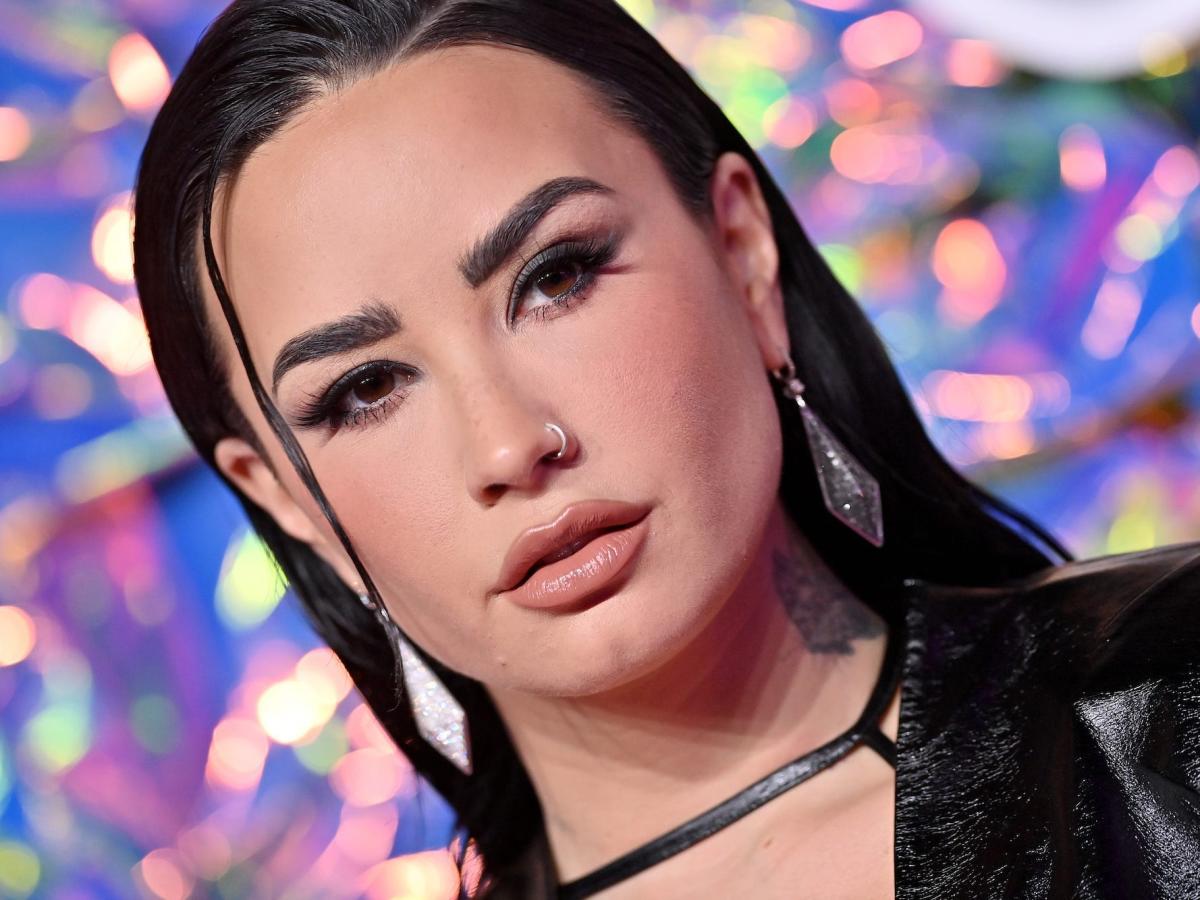 Demi Lovato says her song 'Cool for the Summer' was about a relationship  with a famous woman, but she won't say who - Yahoo Sports