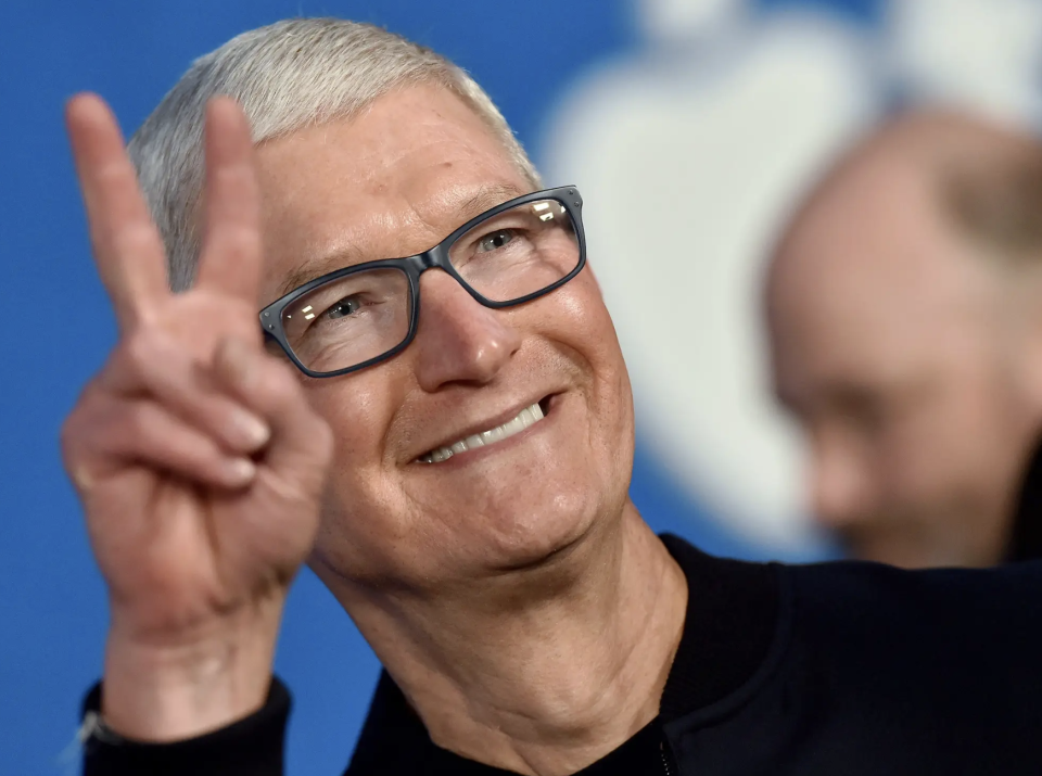 Auch Apple-CEO Tim Cook beantragte eine Kürzung seines Gehalts. - Copyright: Axelle/Bauer-Griffin/FilmMagic