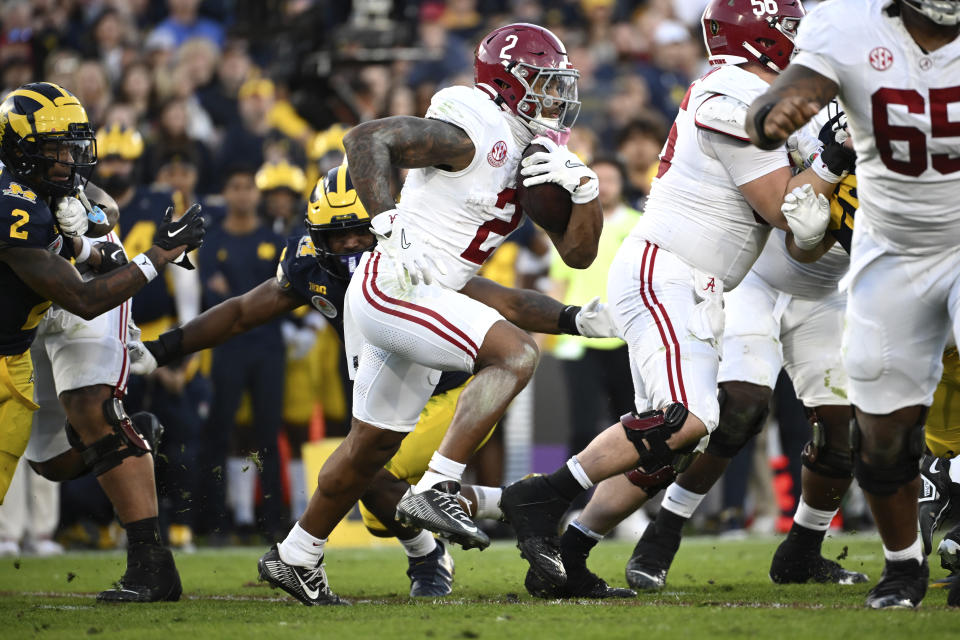 Alabama running back Jase McClellan (2) runs the ball during the second half of the Rose Bowl CFP NCAA semifinal college football game against Michigan Monday, Jan. 1, 2024, in Pasadena, Calif. (AP Photo/Kyusung Gong)