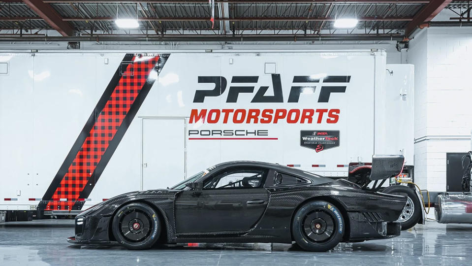 The 2019 Porsche 935 from the side