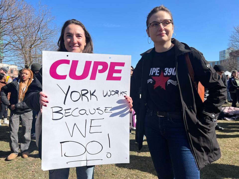 Members of CUPE 3903 picket on Monday, Feb. 26, 2024.