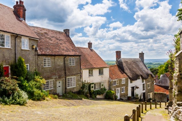 Famous view of Picturesque cottages on cobbled street at Gold Hill, Shaftesbury Dorset England UK Europe