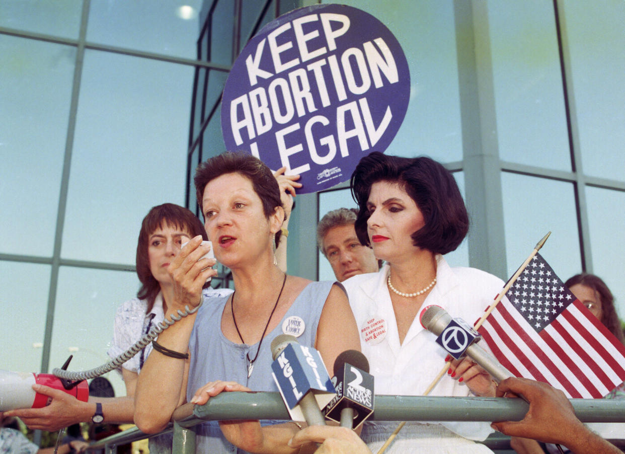 Roe vs Wade - Norma McCorvey and Gloria Allred (Bob Riha Jr / Getty Images file)