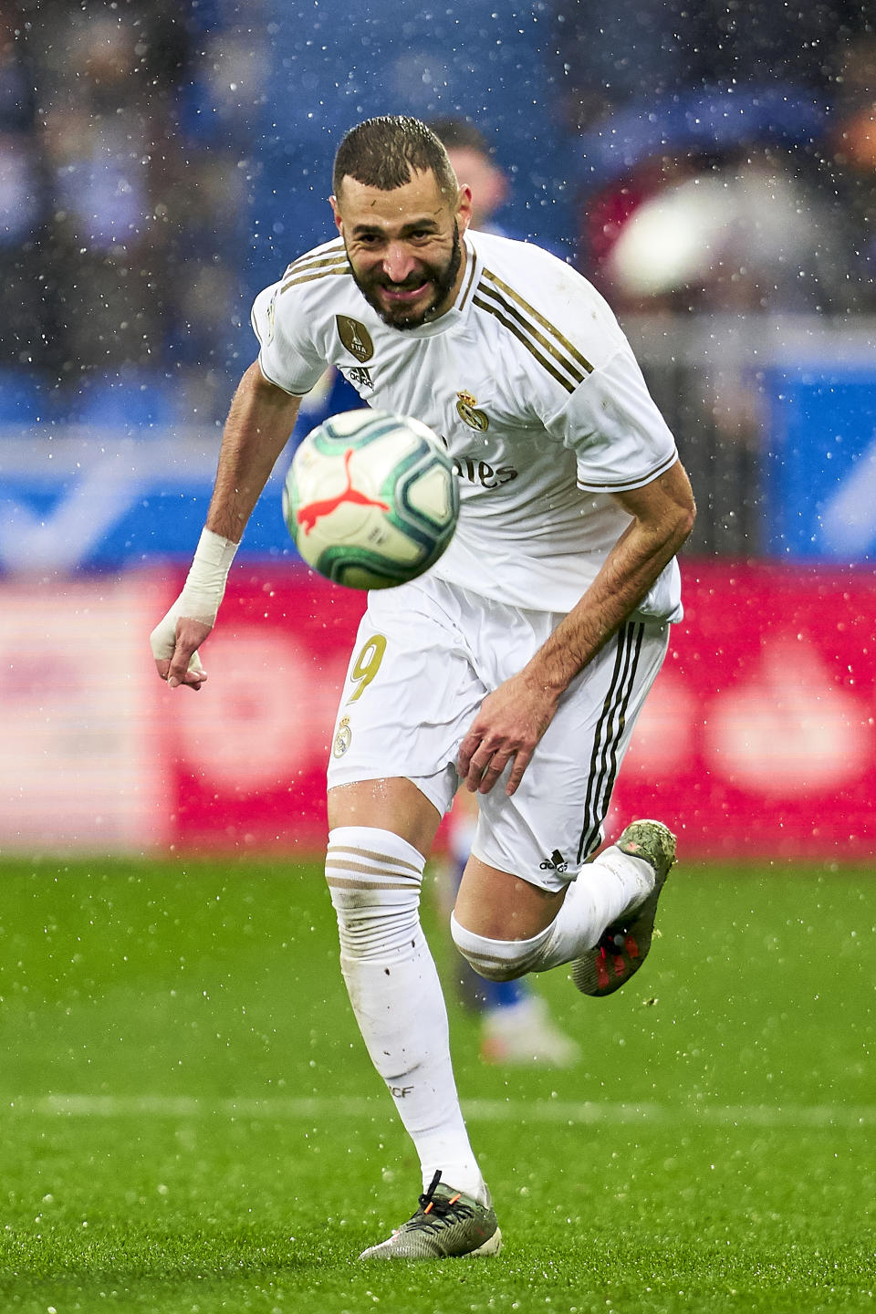 VITORIA-GASTEIZ, SPAIN - NOVEMBER 30: Karim Benzema of Real Madrid CF with the ball during the Liga match between Deportivo Alaves and Real Madrid CF at Estadio de Mendizorroza on November 30, 2019 in Vitoria-Gasteiz, Spain. (Photo by Quality Sport Images/Getty Images)