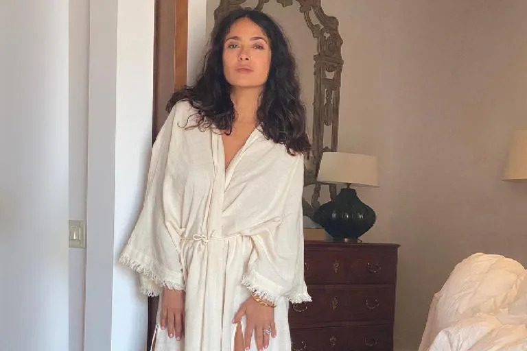 Salma Hayek compartió una foto al natural y sus fanáticos la llenaron de elogios