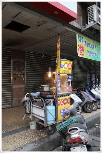 【食記】基隆。隱藏版平民美食!!麥金路阿Q大腸蚵仔麵線，這輩子吃過最好吃的麵線~