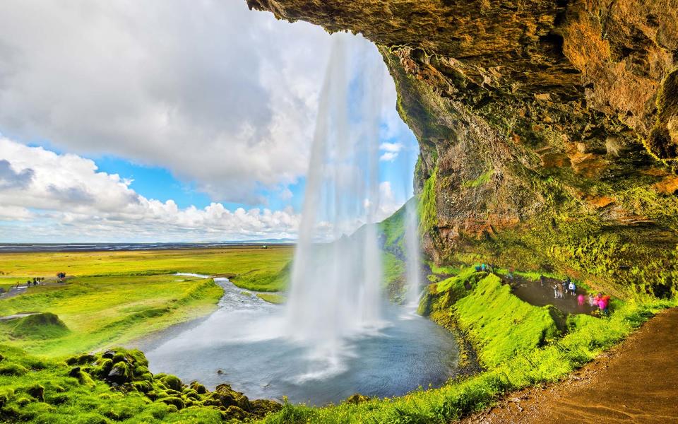 <p><b>Iceland</b><br> Hospitality: Service fees are included, so tipping is not expected but is appreciated.<br> Taxis: Tipping drivers isn’t necessary.<br> Hotel: Service charges are included in the room price.<br> (Travel + Leisure) </p>