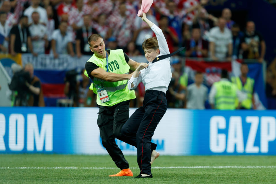 Espontáneos interrumpieron la final en el Estadio Luzhniki