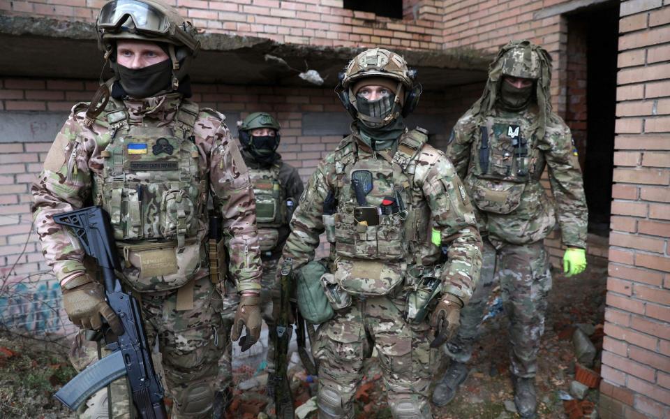 Ukrainian soldiers in Sloviansk, Donetsk, before heading back to the frontline - ANATOLII STEPANOV/AFP