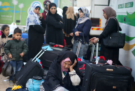 Palestinians wait for travel permits to cross into Egypt, for the first time after Hamas ceded Rafah border crossing to the Palestinian Authority, in Khan Younis in the southern Gaza Strip November 18, 2017. REUTERS/Ibraheem Abu Mustafa