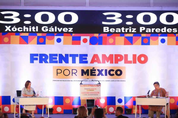 Beatriz Paredes y Xóchitl Gálvez en el Foro Regional del Frente Amplio por México realizado en el Poliforum León.