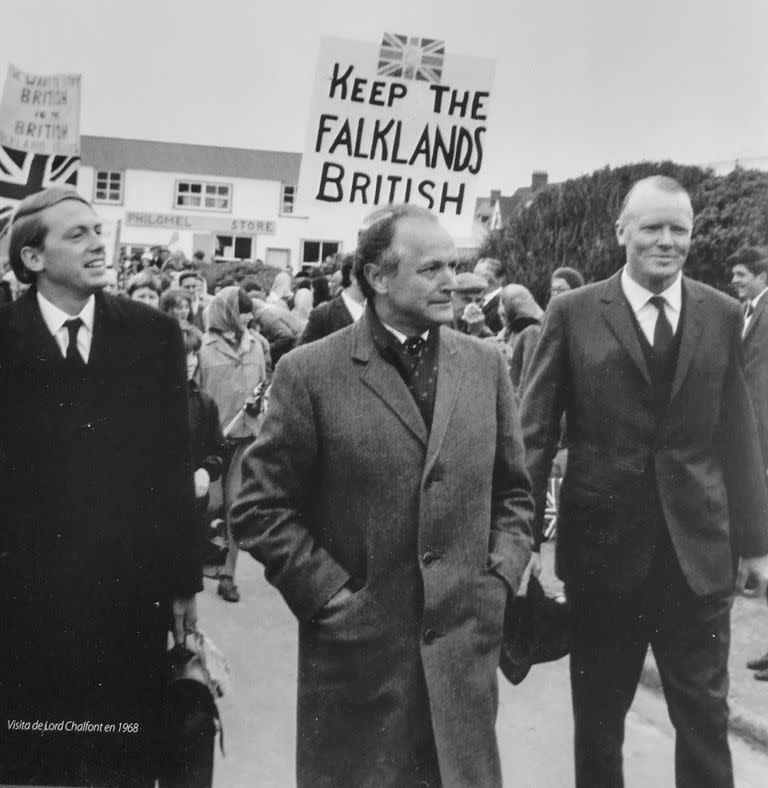 Lord Chalfont, funcionario del gobierno británico, viajó a Malvinas en 1968 para intentar convencer a los isleños de la necesidad de un acuerdo con la Argentina