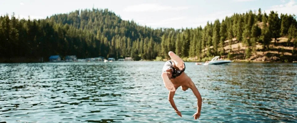 Diving in Coeur d'Alene, Idaho, US