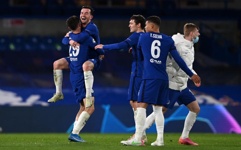 Kai Havertz, Ben Chilwell, Andreas Christensen, Thiago Silva and Timo Werner of Chelsea celebrate following victory during the UEFA Champions League Semi Final Second Leg match between Chelsea and Real Madrid at Stamford Bridge on May 05, 2021 in London, England. - GETTY IMAGES