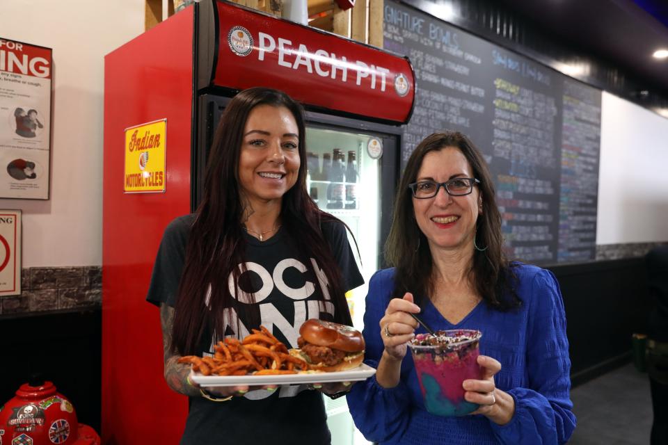 Owner Shannon Bagatta and Lohud Food and Dining Reporter Jeanne Muchnick at The Peach Pit Bowl Shop & Kitchen in New City March 13, 2024.