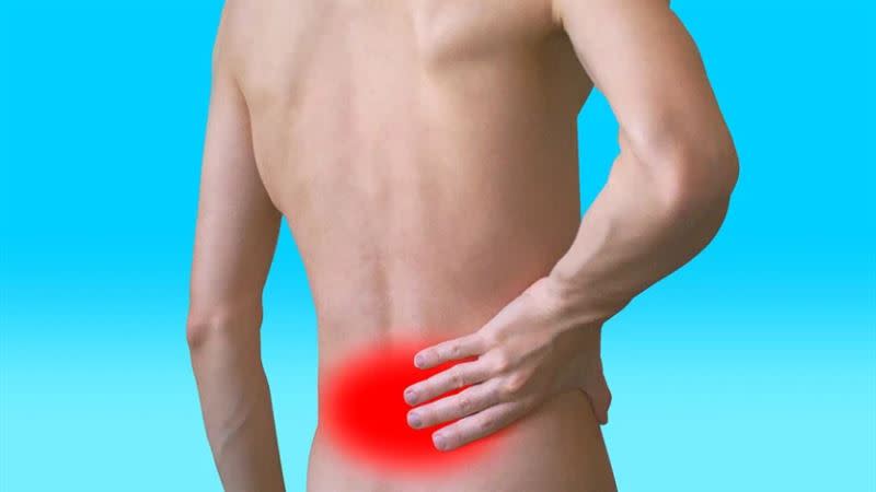 泌尿醫提醒，若有背痛、下肢水腫等情形，很可能是睪丸癌腫瘤轉移。（圖／翻攝自 Pixabay）