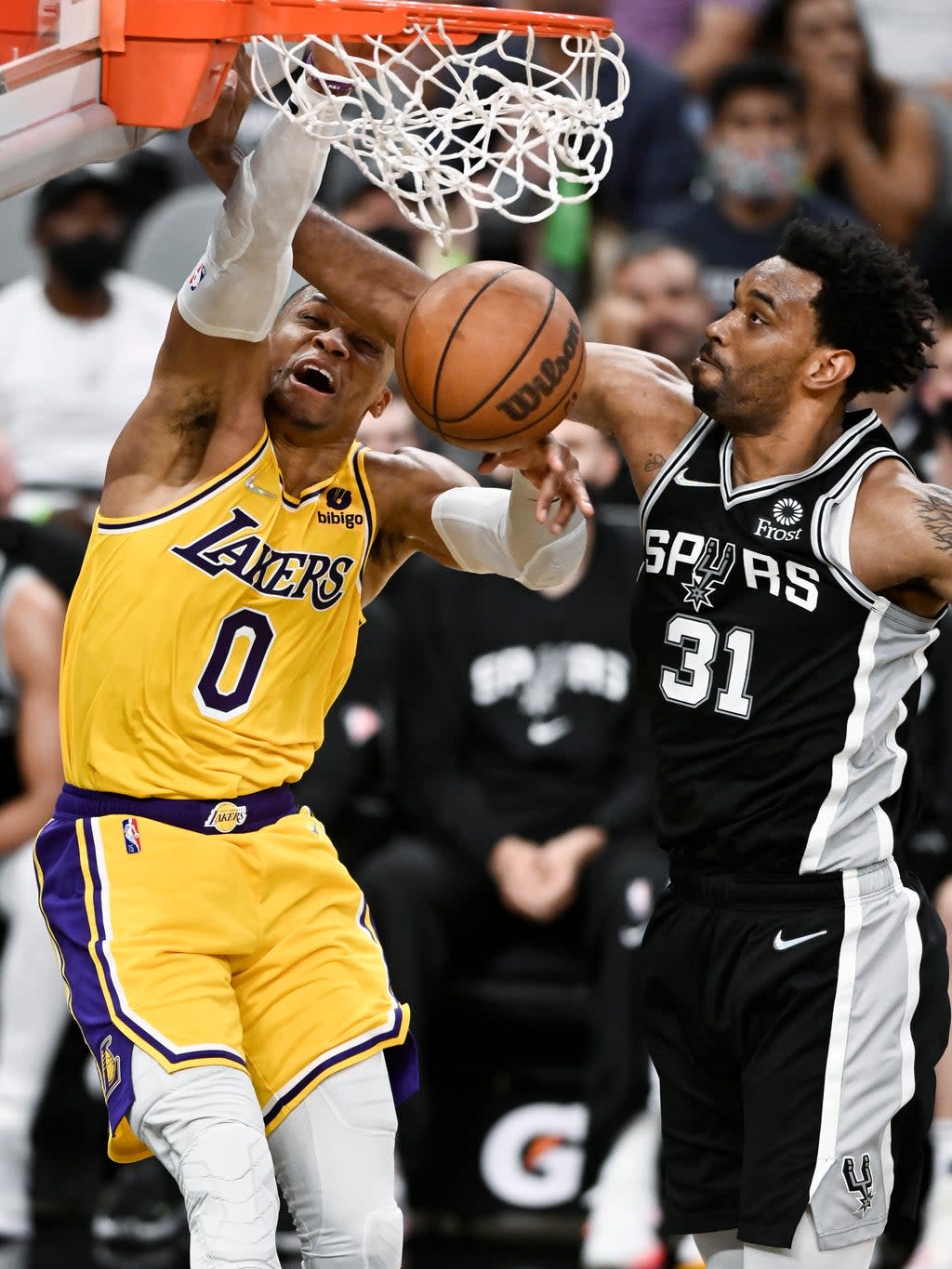 Los Angeles Lakers’ Russell Westbrook dunks against San Antonio Spurs’ Keita Bates-Diop (Darren Abate/AP) (AP)