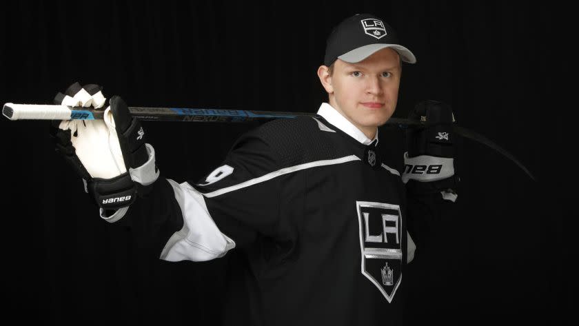 VANCOUVER, BRITISH COLUMBIA - JUNE 22: Arthur Kaliyev poses after being selected 33rd overall by the Los Angeles Kings during the 2019 NHL Draft at Rogers Arena on June 22, 2019 in Vancouver, Canada. (Photo by Kevin Light/Getty Images) ** OUTS - ELSENT, FPG, CM - OUTS * NM, PH, VA if sourced by CT, LA or MoD **
