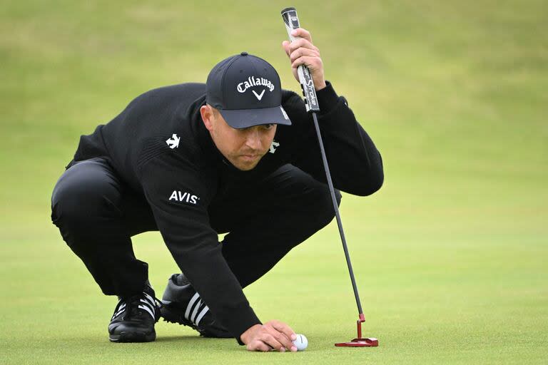 Xander Schauffele, en el 15 green durante el cuarto día del 152° British Open Golf Championship 