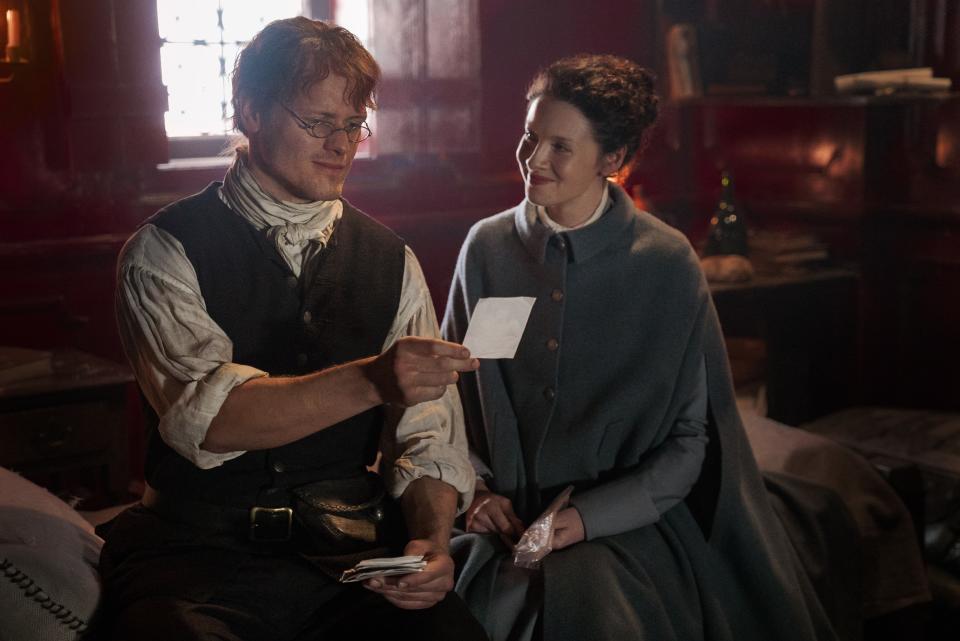 Claire Shows Jamie a Picture of Their Daughter – “A. Malcolm” – Season 3, Episode 6