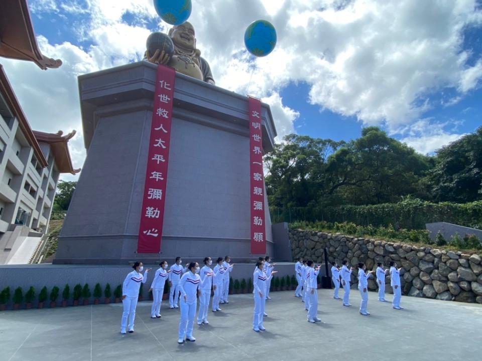 《圖說》總高度30公尺的彌勒青銅大佛已成三芝新文化地標。〈民政局提供〉