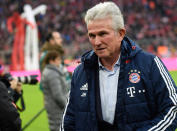 <p>Seit seiner Rückkehr ins Trainergeschäft knackte Heynckes bereits einige Rekorde: Mit dem 3:0 der Bayern gegen Augsburg erzielte er seinen 500. Bundesligasieg. 326 Siege fuhr er als Trainer ein, 174 als Spieler. Damit ist Heynckes statistisch gesehen der erfolgreichste Trainer der Bundesliga-Geschichte. (Bild: dpa) </p>