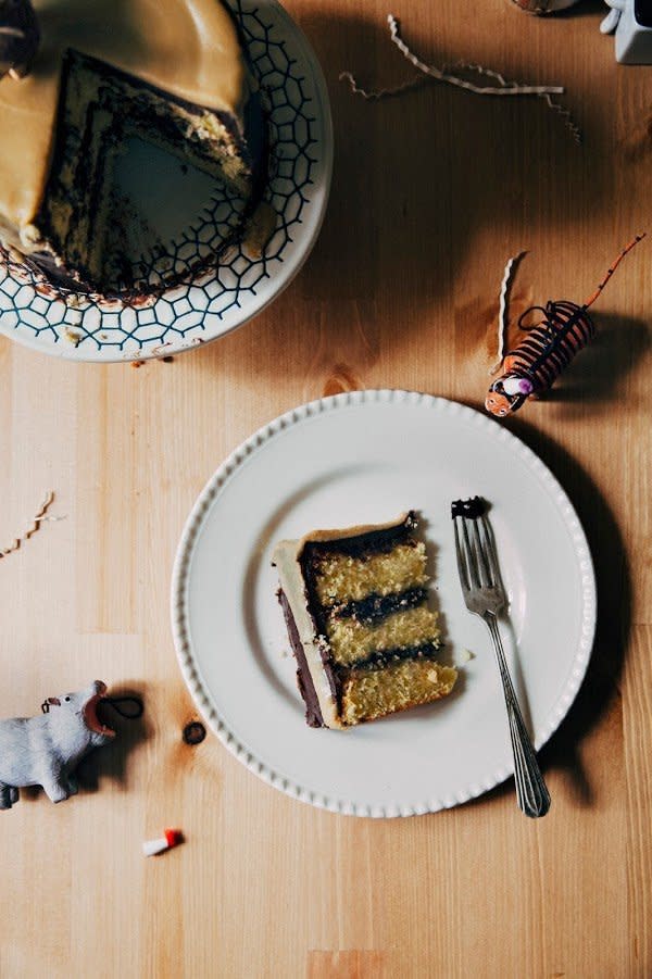 <strong>Get the <a href="http://www.hummingbirdhigh.com/2015/06/boozy-yellow-birthday-cake-with.html" target="_blank">Boozy Yellow Birthday Cake With Chocolate Frosting And Caramelized White Chocolate Ganache</a>&nbsp;recipe from Hummingbird High</strong>