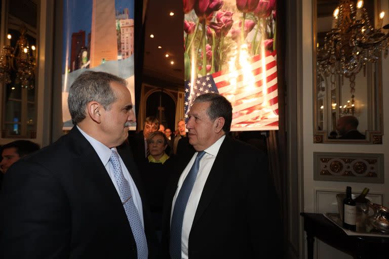 El embajador de Estados Unidos Marc Stanley junto a personalidades en la Cena Anual de CEA 2022, el el Alvear Palace
