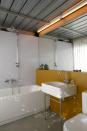 <p>Here’s the home’s modern bathroom. <br>(Airbnb) </p>