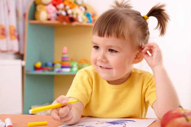 cute little girl draw with felt ...