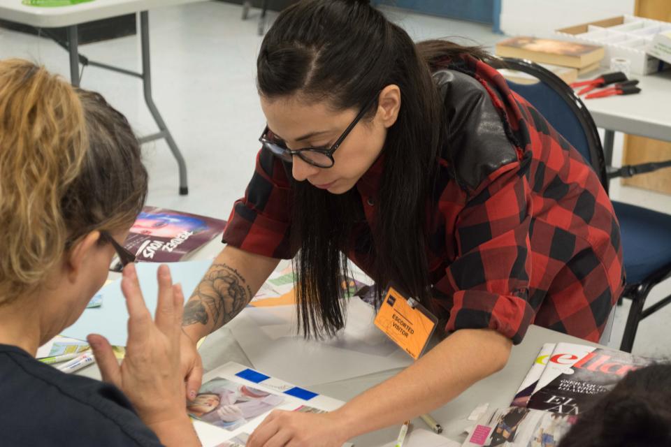 Artist Haydee Alonso hosts an art workshop at the Otero County Prison housing migrant women awaiting asylum proceedings in 2016. | Courtesy Edgar Picazo
