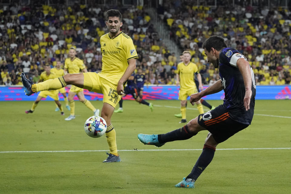 Nashville SC's Eric Miller (15) tries to block a shot by Seattle Sounders' Nicolás Lodeiro (10) during the second half of an MLS soccer match Wednesday, July 13, 2022, in Nashville, Tenn. (AP Photo/Mark Humphrey)