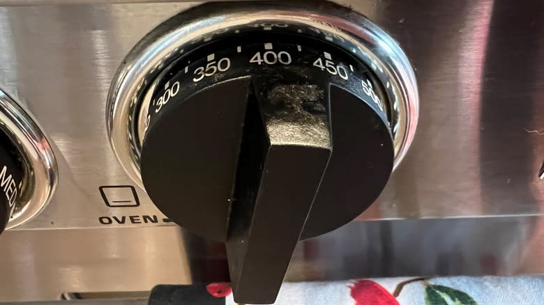 oven temperature setting display at 400