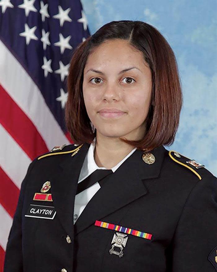 La soldado estadounidense Hilda I. Clayton asignada a la 55 Signal Company (fotógrafos de combate) de la 21st Signal Brigade fallecida el 2 de julio de 2013 al estallar accidentalmente un tubo de mortero durante unas maniobras de entrenamiento en Afganistán. EFE/US National Army/ Handout