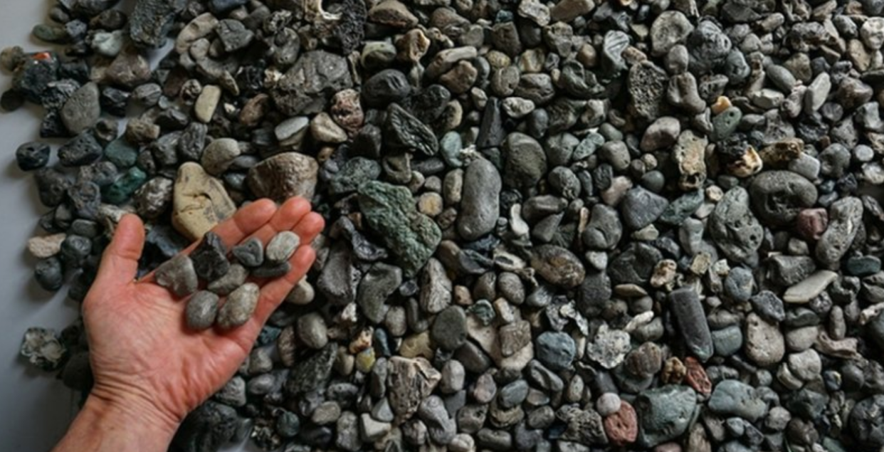 Plastic that looks just like pebbles. (Science of the Total Environment, 2019) 