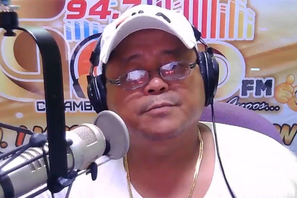 <p>94.7 Gold FM Calamba Facebook</p> Radio anchor Juan Jumalon