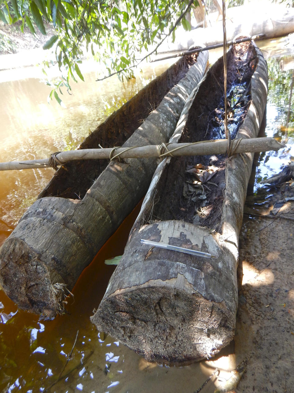 This 2017 photo released by the National Indian Foundation (FUNAI) shows canoes on the bank of a river in Vale do Javari, Amazonas state, Brazil. An agency official told The Associated Press that they had monitored this tribe in the jungle for years but had never caught it on camera. The pen was placed on one of the boats by FUNAI to show the size. (FUNAI via AP)